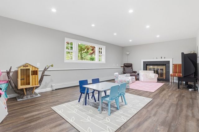 15 Harvard Dr, Bedford, MA 01730