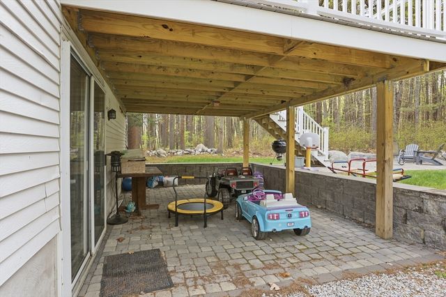 15 Harvard Dr, Bedford, MA 01730