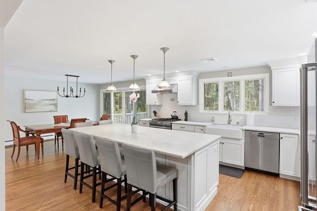 15 Harvard Dr, Bedford, MA 01730