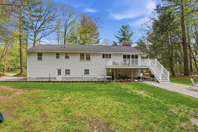 15 Harvard Dr, Bedford, MA 01730
