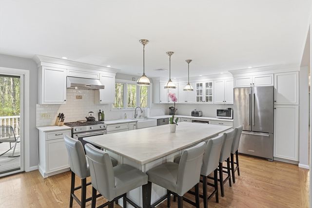 15 Harvard Dr, Bedford, MA 01730