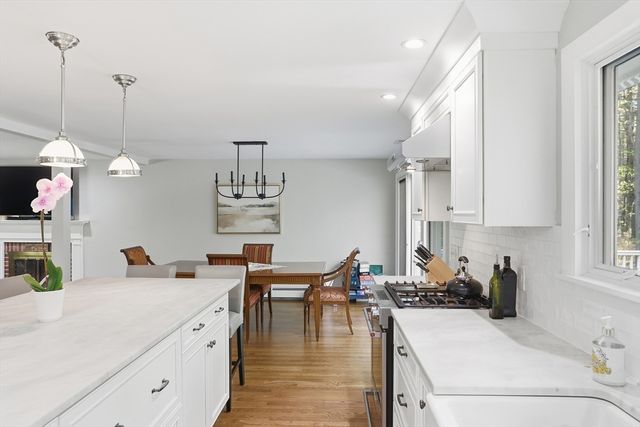 15 Harvard Dr, Bedford, MA 01730