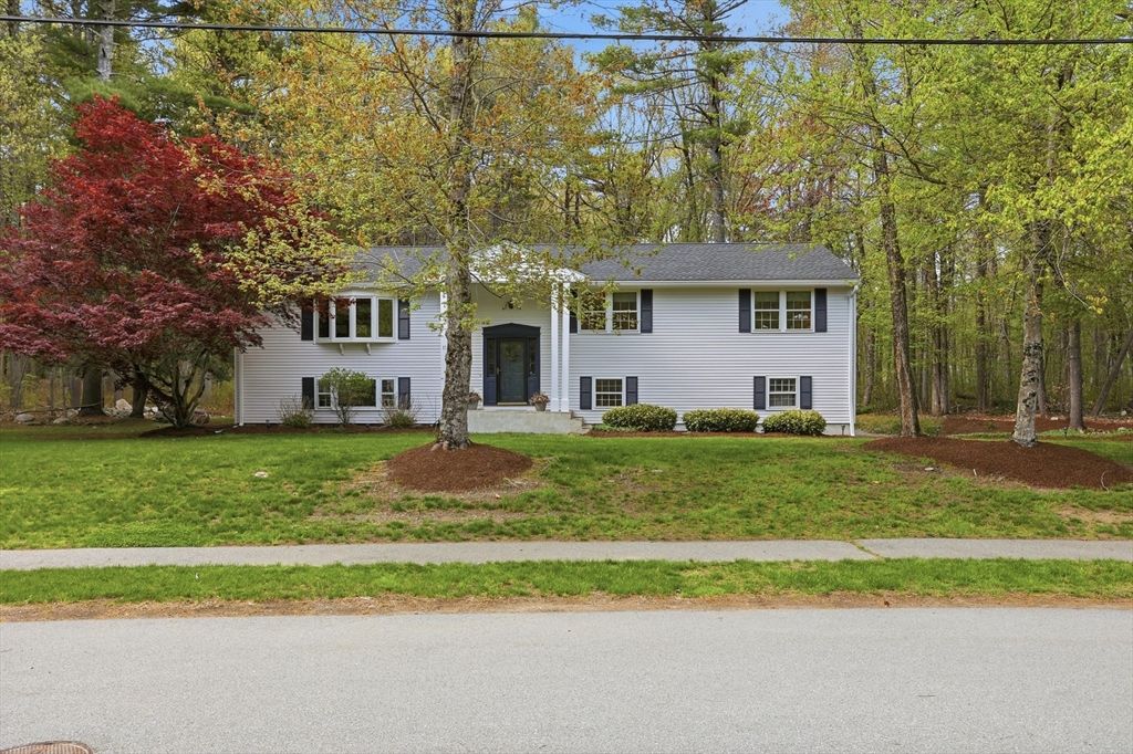 15 Harvard Dr, Bedford, MA 01730