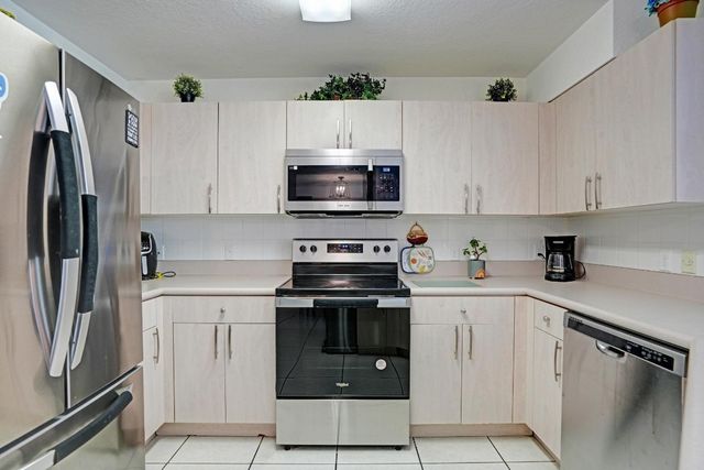 8964 NW 38th Drive 8964, Coral Springs, FL 33065