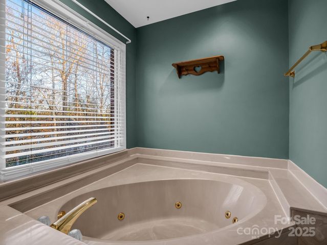 907 Weymouth Drive, Gastonia, NC 28056