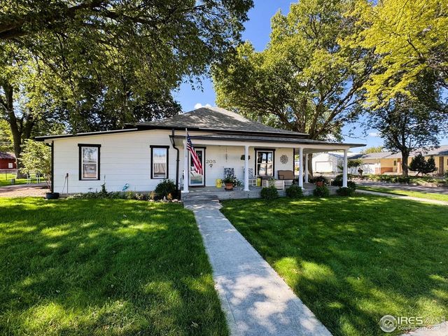 205 S Logan Ave, Haxtun, CO 80731