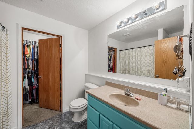 1545 E Emma Avenue, Des Moines, IA 50320