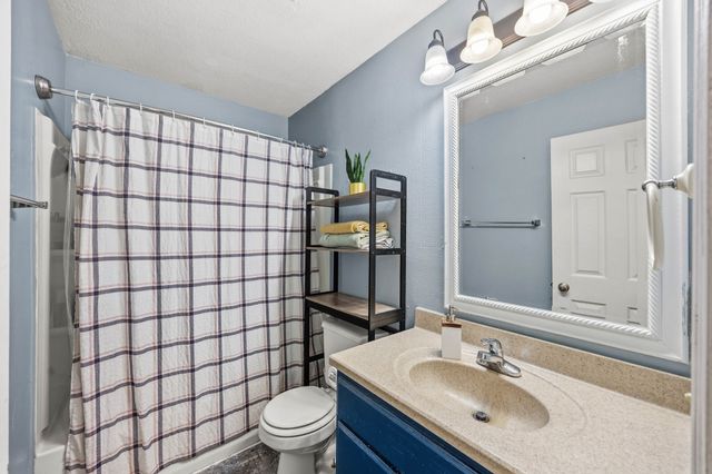 1545 E Emma Avenue, Des Moines, IA 50320
