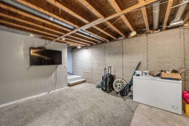 1545 E Emma Avenue, Des Moines, IA 50320