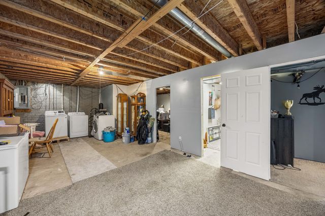 1545 E Emma Avenue, Des Moines, IA 50320