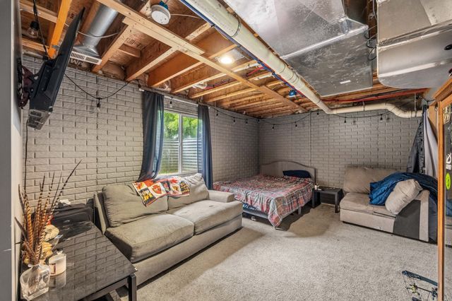 1545 E Emma Avenue, Des Moines, IA 50320
