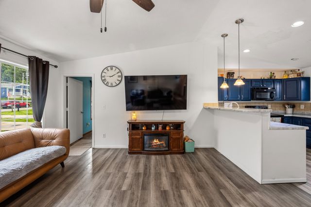 1545 E Emma Avenue, Des Moines, IA 50320