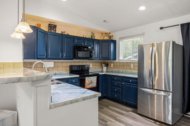1545 E Emma Avenue, Des Moines, IA 50320