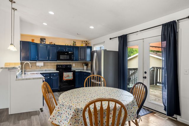 1545 E Emma Avenue, Des Moines, IA 50320