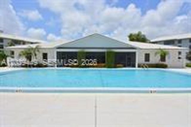 3630 Whitehall Drive 104, West Palm Beach, FL 33401