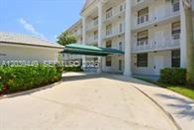 3630 Whitehall Drive 104, West Palm Beach, FL 33401