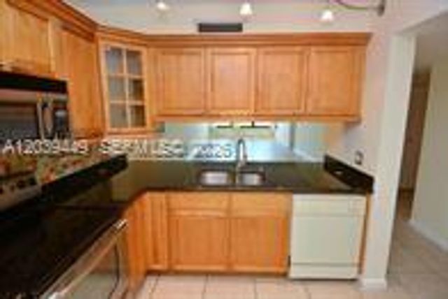 3630 Whitehall Drive 104, West Palm Beach, FL 33401