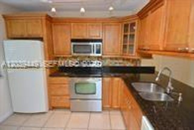 3630 Whitehall Drive 104, West Palm Beach, FL 33401