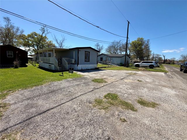 10026 Wilma Lane, Beach City, TX 77523