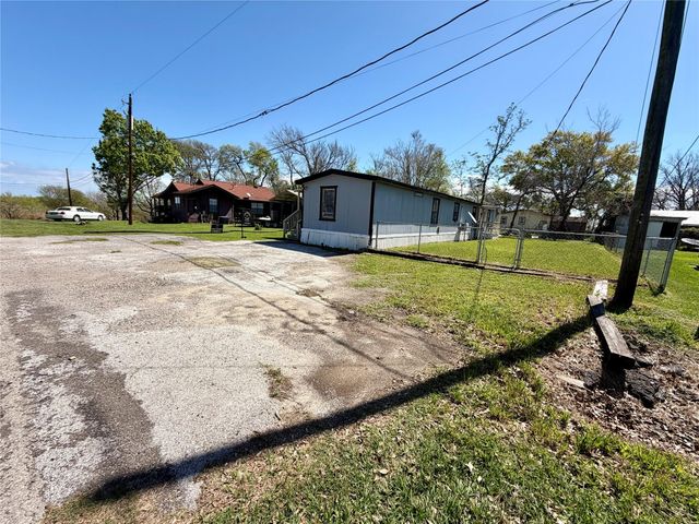 10026 Wilma Lane, Beach City, TX 77523