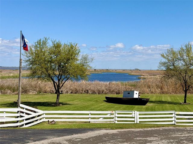 10026 Wilma Lane, Beach City, TX 77523