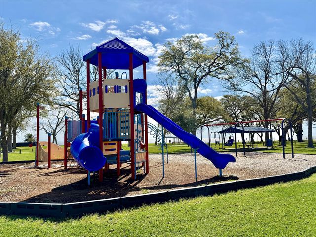 10026 Wilma Lane, Beach City, TX 77523