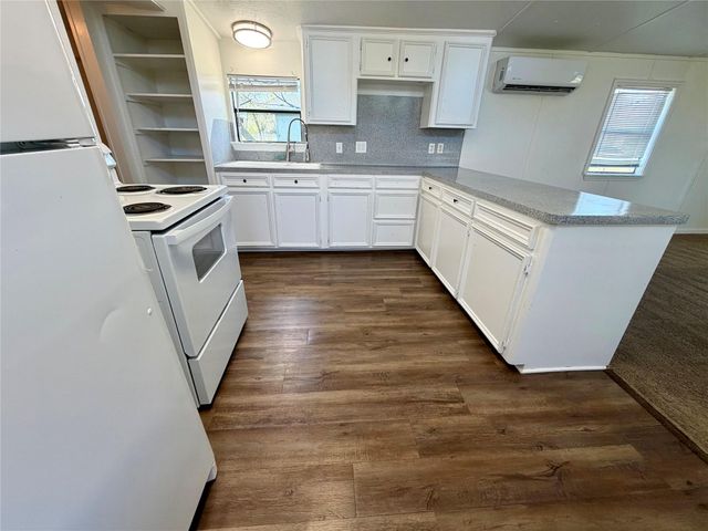 10026 Wilma Lane, Beach City, TX 77523