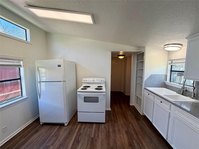 10026 Wilma Lane, Beach City, TX 77523