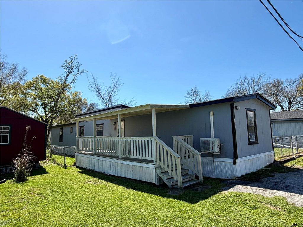 10026 Wilma Lane, Beach City, TX 77523