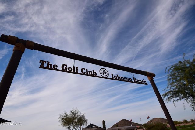 30661 N BAREBACK Trail, San Tan Valley, AZ 85143