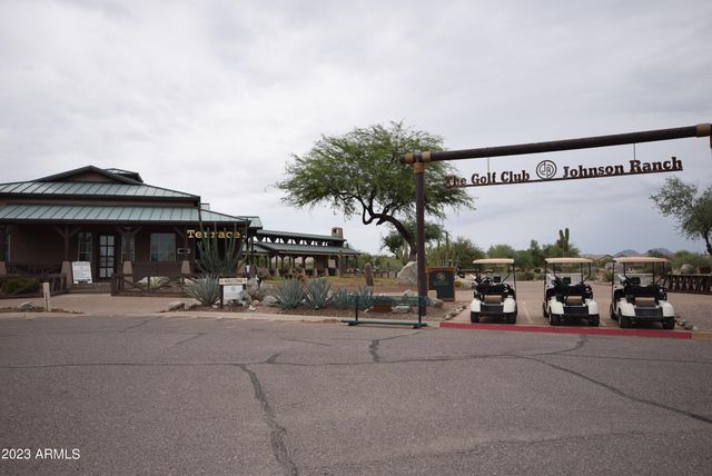 30661 N BAREBACK Trail, San Tan Valley, AZ 85143