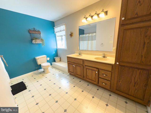 1682 READING RD, Mohnton, PA 19540