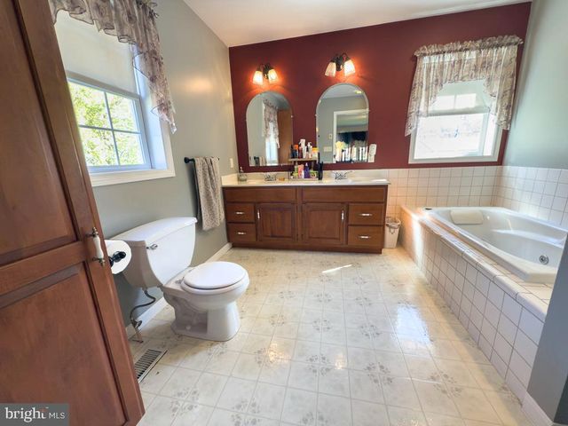 1682 READING RD, Mohnton, PA 19540