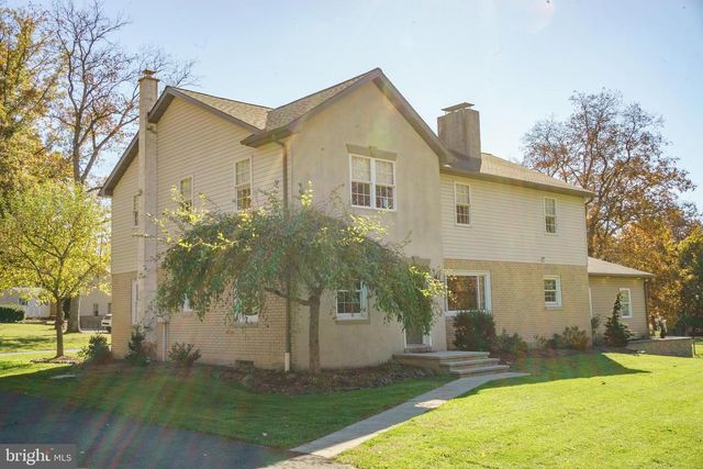 1682 READING RD, Mohnton, PA 19540