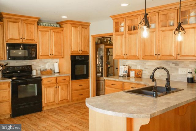 1682 READING RD, Mohnton, PA 19540