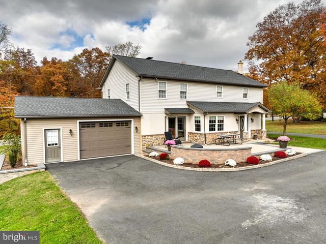 1682 READING RD, Mohnton, PA 19540