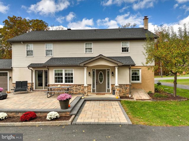 1682 READING RD, Mohnton, PA 19540