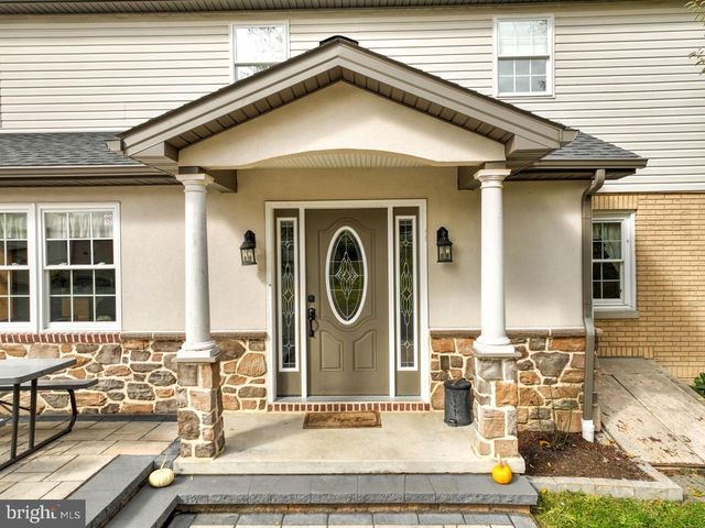 1682 READING RD, Mohnton, PA 19540