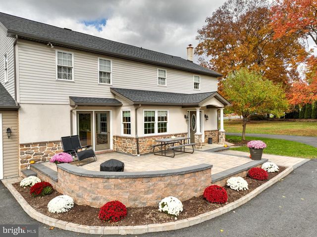 1682 READING RD, Mohnton, PA 19540