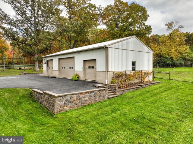 1682 READING RD, Mohnton, PA 19540