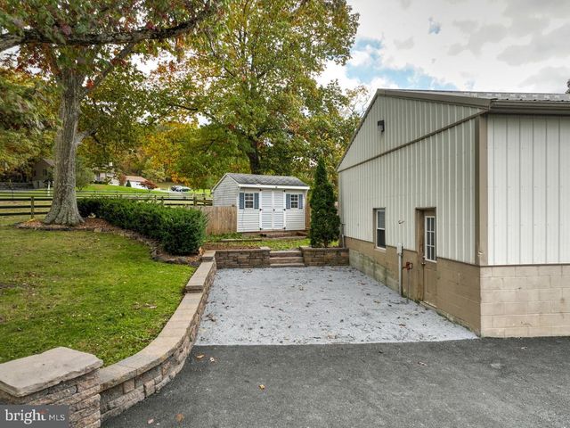 1682 READING RD, Mohnton, PA 19540