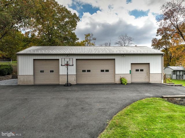 1682 READING RD, Mohnton, PA 19540