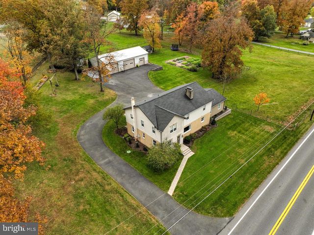 1682 READING RD, Mohnton, PA 19540