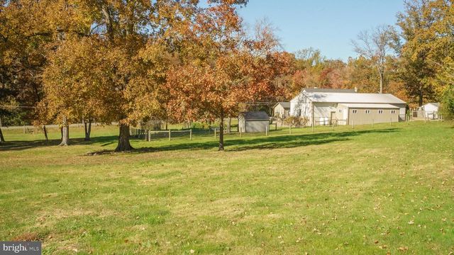 1682 READING RD, Mohnton, PA 19540