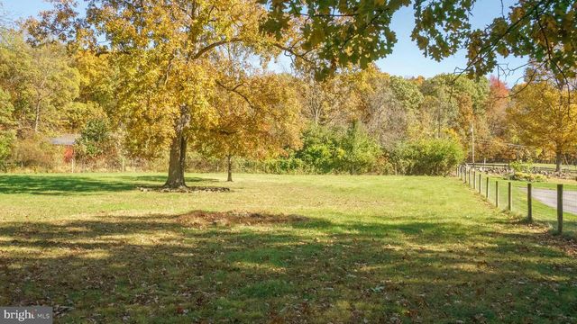 1682 READING RD, Mohnton, PA 19540