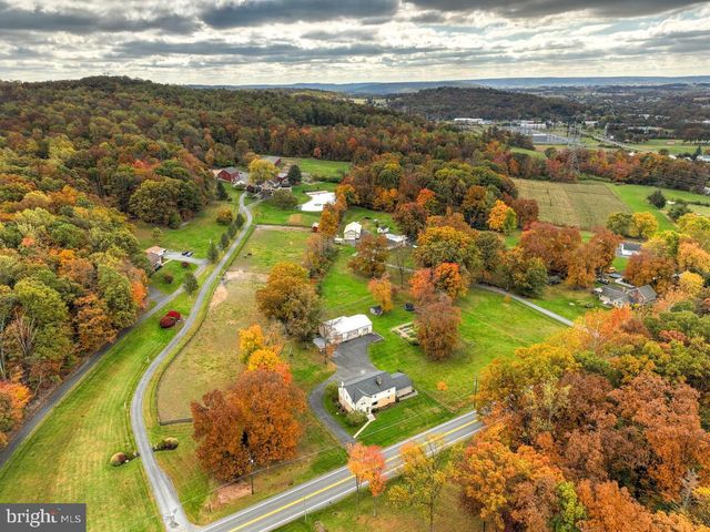 1682 READING RD, Mohnton, PA 19540