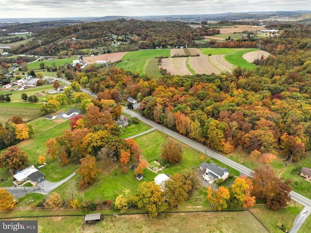 1682 READING RD, Mohnton, PA 19540