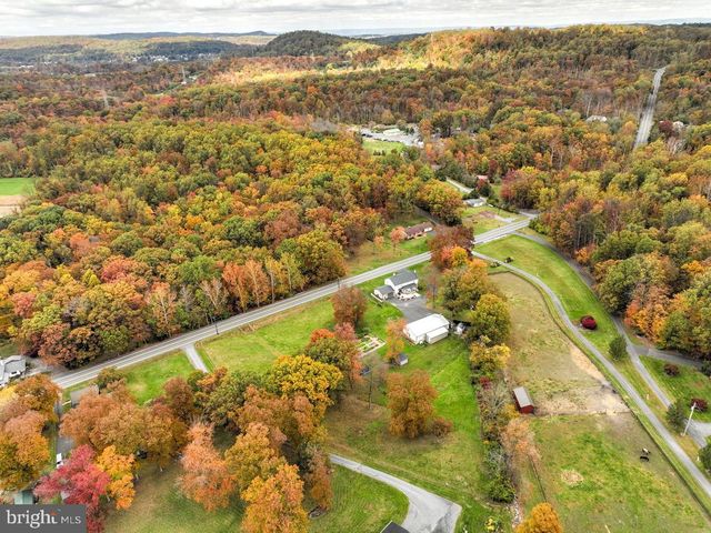 1682 READING RD, Mohnton, PA 19540