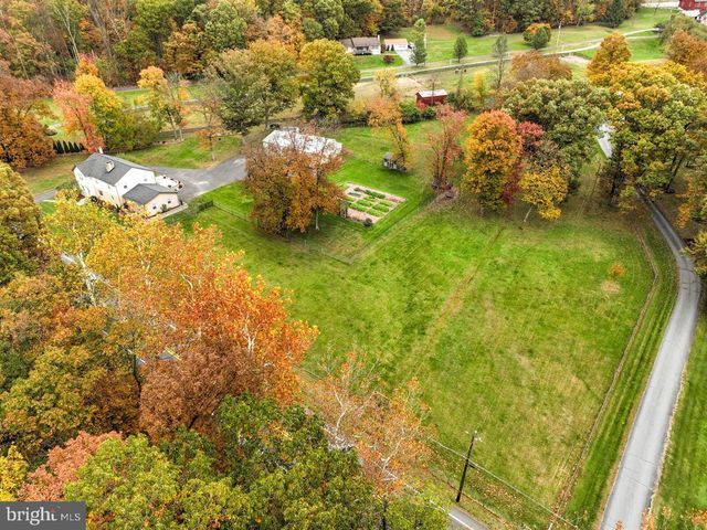 1682 READING RD, Mohnton, PA 19540