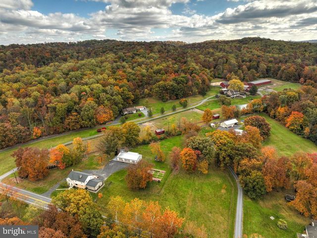 1682 READING RD, Mohnton, PA 19540